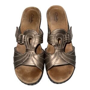 Clarks Bendables 8.5M Metallic Bronze Gray Wedge Sandals Buckle Comfort | Great